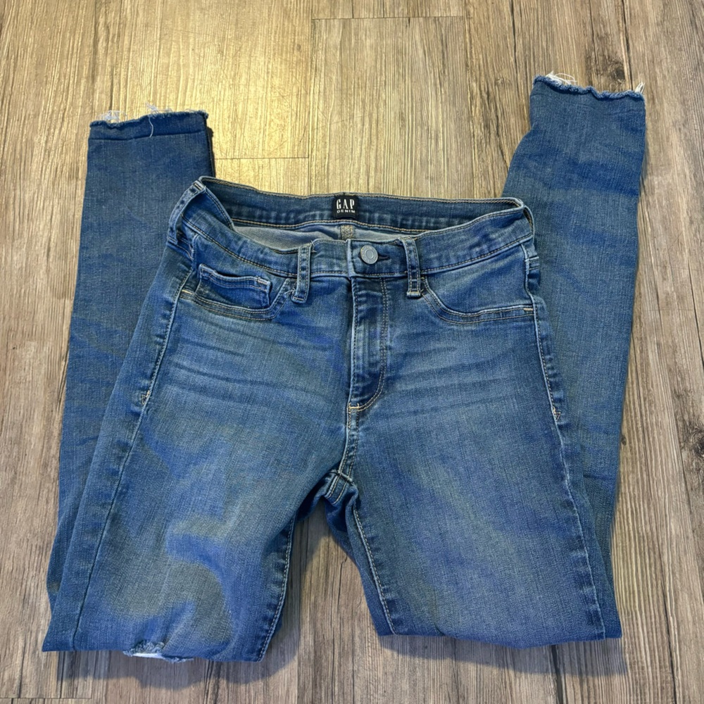 2 Count - Gap and American Eagle Denims - Skinny Jeans Size 24-26